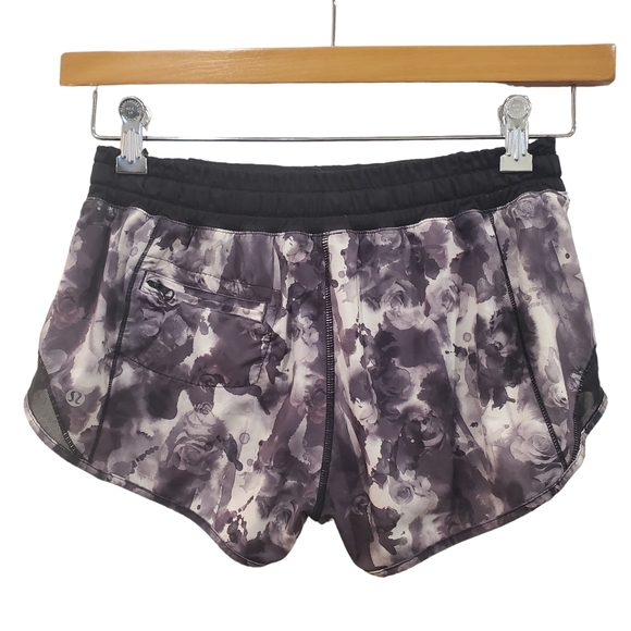 Lululemon Hotty Hot Floral Obscured Black Dusty Mauve Shorts Size 4 Black White - Picture 2 of 5